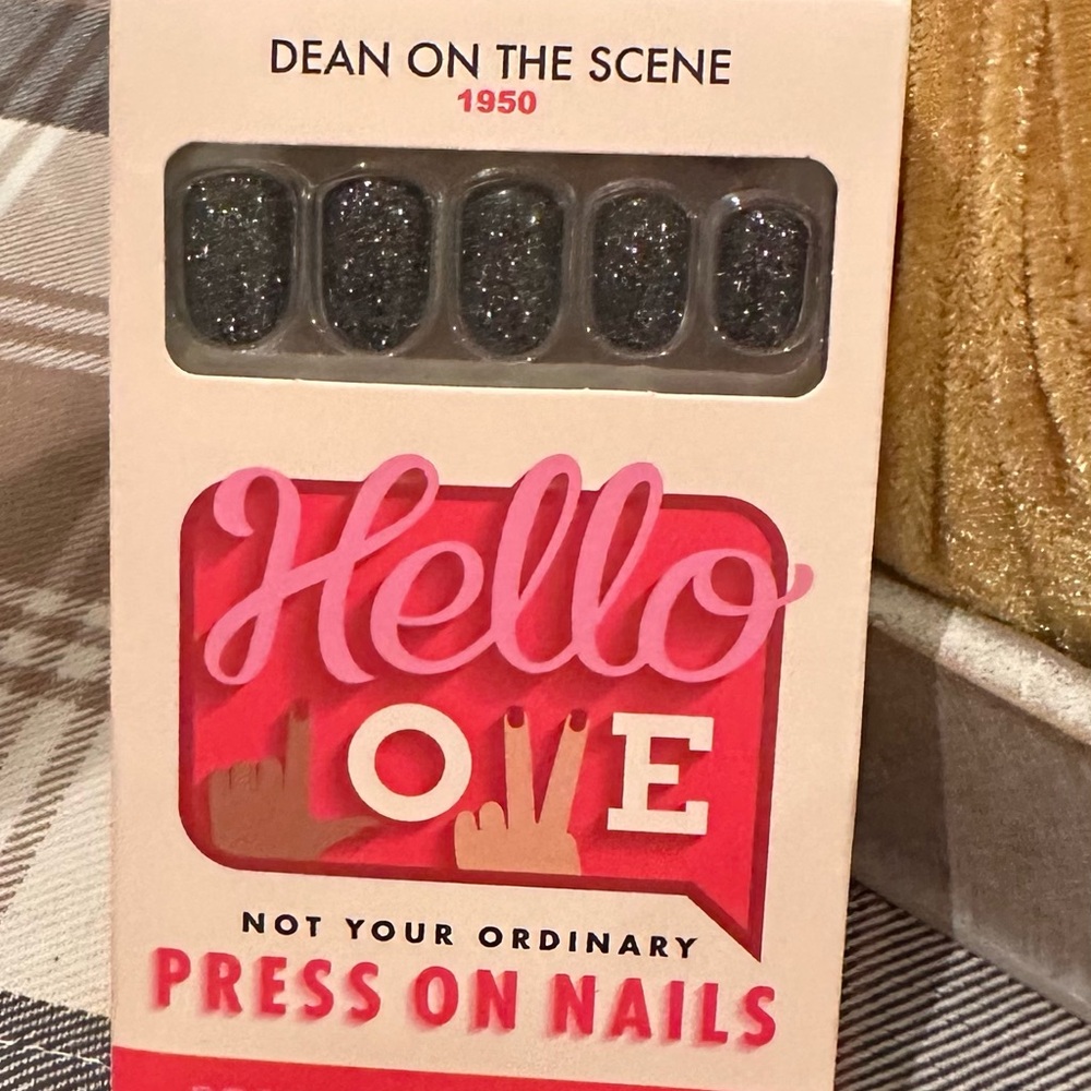 Dean on the Scene Glitter Press On Nails